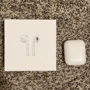 AirPods